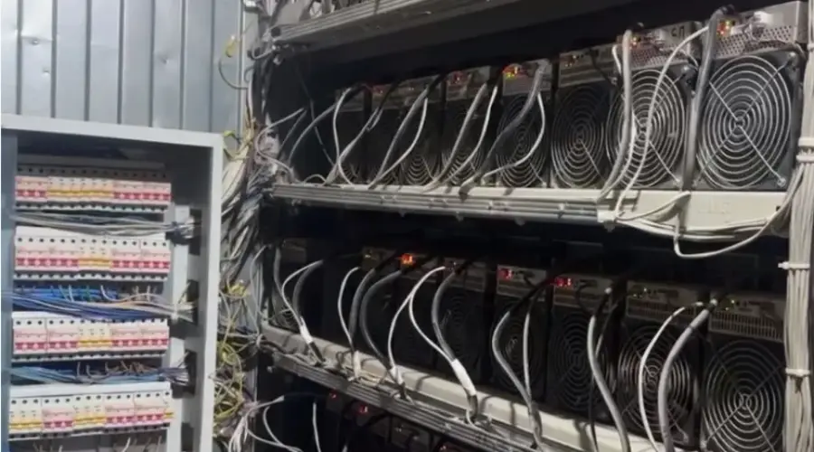 In Stavropol, a couple set up a mining farm in their garage In Stavropol, a couple set up a mining farm in their garage0