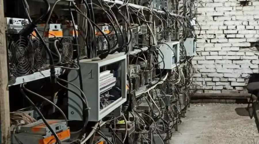 Омский суд вынес приговор организатору незаконной майнинговой фермы0