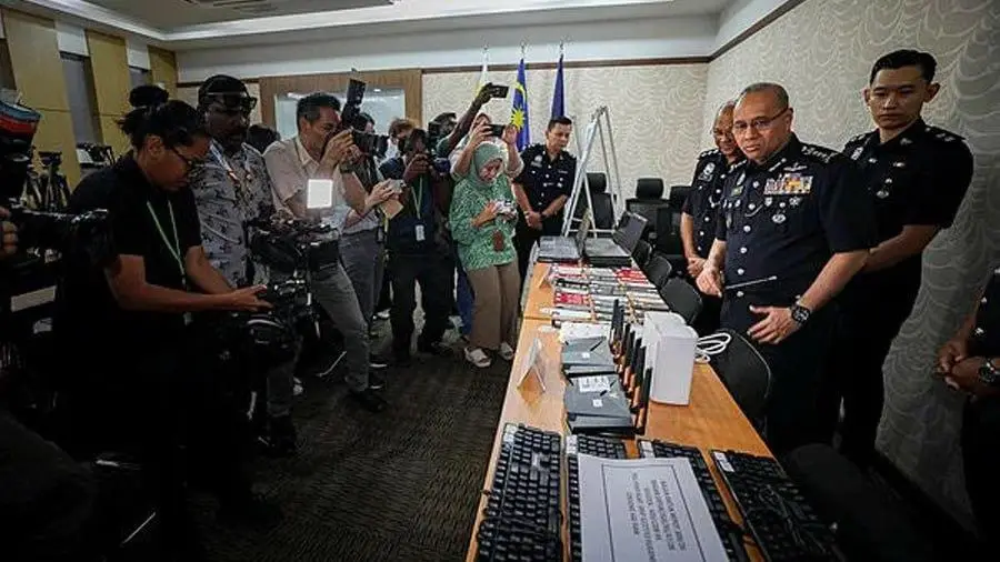 Китайский кол-центр обманом заставлял европейцев инвестировать криптовалюту Китайский кол-центр обманом заставлял европейцев инвестировать криптовалюту0