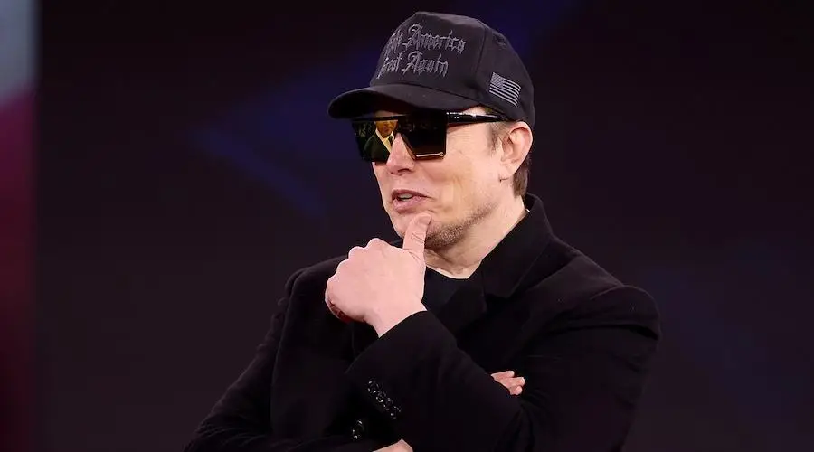 Отец Илона Маска озвучил количество биткоинов в кошельках сыновей0