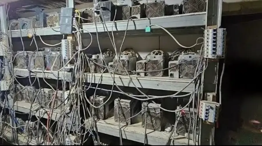 Двое российских майнеров обустроили нелегальную криптоферму в гараже0