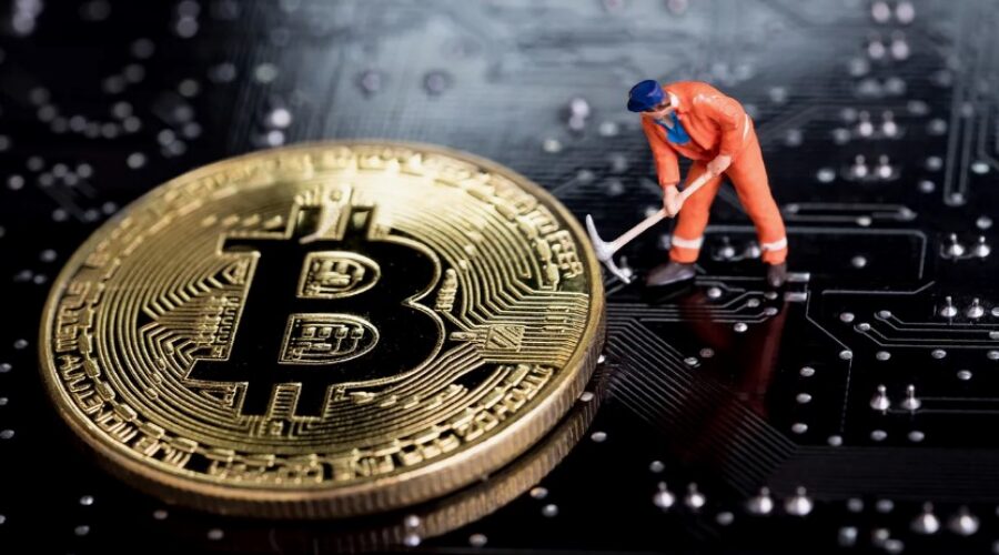 Майнер-одиночка добыл блок Биткоина и получил почти $251 0000